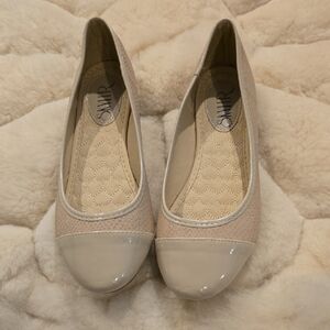 Skyler Women's Cream and Beige Loafers